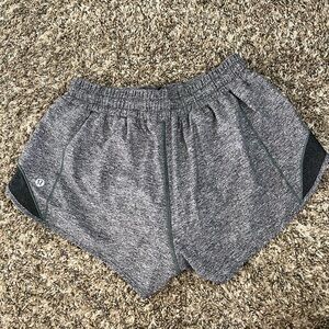 Lululemon hotty hot LR short 2.5’
